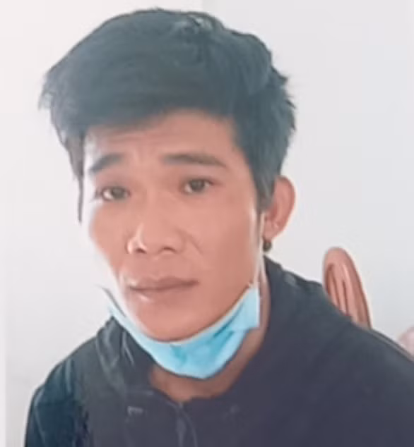  Đầu thú sau 4 năm làm bé gái sinh con: Công an huyện Duyên Hải, tỉnh Trà Vinh khởi tố bị can và thi hành lệnh bắt tạm giam Phan Văn Tùng (27 tuổi) điều tra về hành vi "giao cấu với người từ đủ 13 tuổi đến dưới 16 tuổi". Đầu năm 2017, Tùng và N. (14 tuổi) nảy sinh tình cảm. háng 3/2017, Tùng đưa bạn gái đi chơi và thực hiện hành vi giao cấu. Đến ngày 20/12/2017, N. sinh con, còn Tùng bỏ trốn khỏi địa phương. Tháng 10/2021, Tùng đi đầu thú.