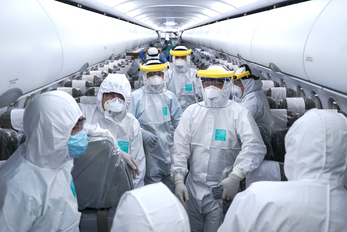 Tổ bay đã tiêm đủ liều vắc xin, có kết quả xét nghiệm SARS-CoV-2 bằng phương pháp RT-PCR hoặc xét nghiệm nhanh kháng nguyên âm tính trong vòng 7 ngày đối với tổ lái và 72 giờ đối với tiếp viên hàng không trước khi lên máy bay.