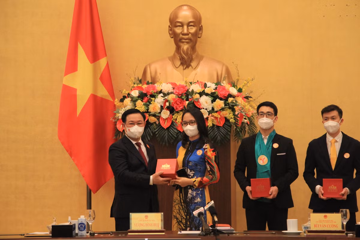 Chu tich Quoc hoi: “Doanh nhan, doanh nghiep phat huy tinh than dan toc“-Hinh-6