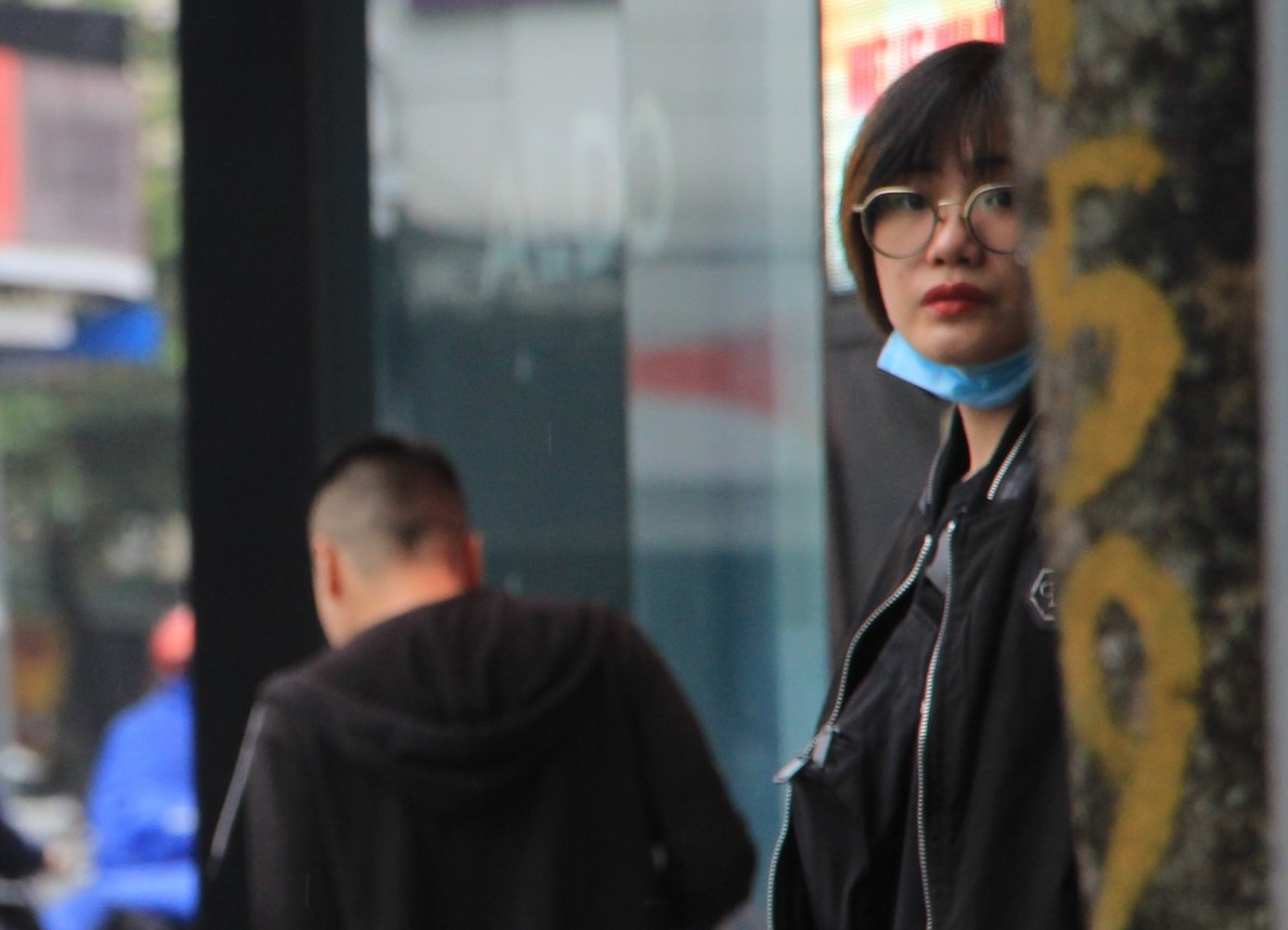 Tiết trời mưa rét cũng khiến bầu không khí của Hà Nội buồn và vắng lặng hơn.