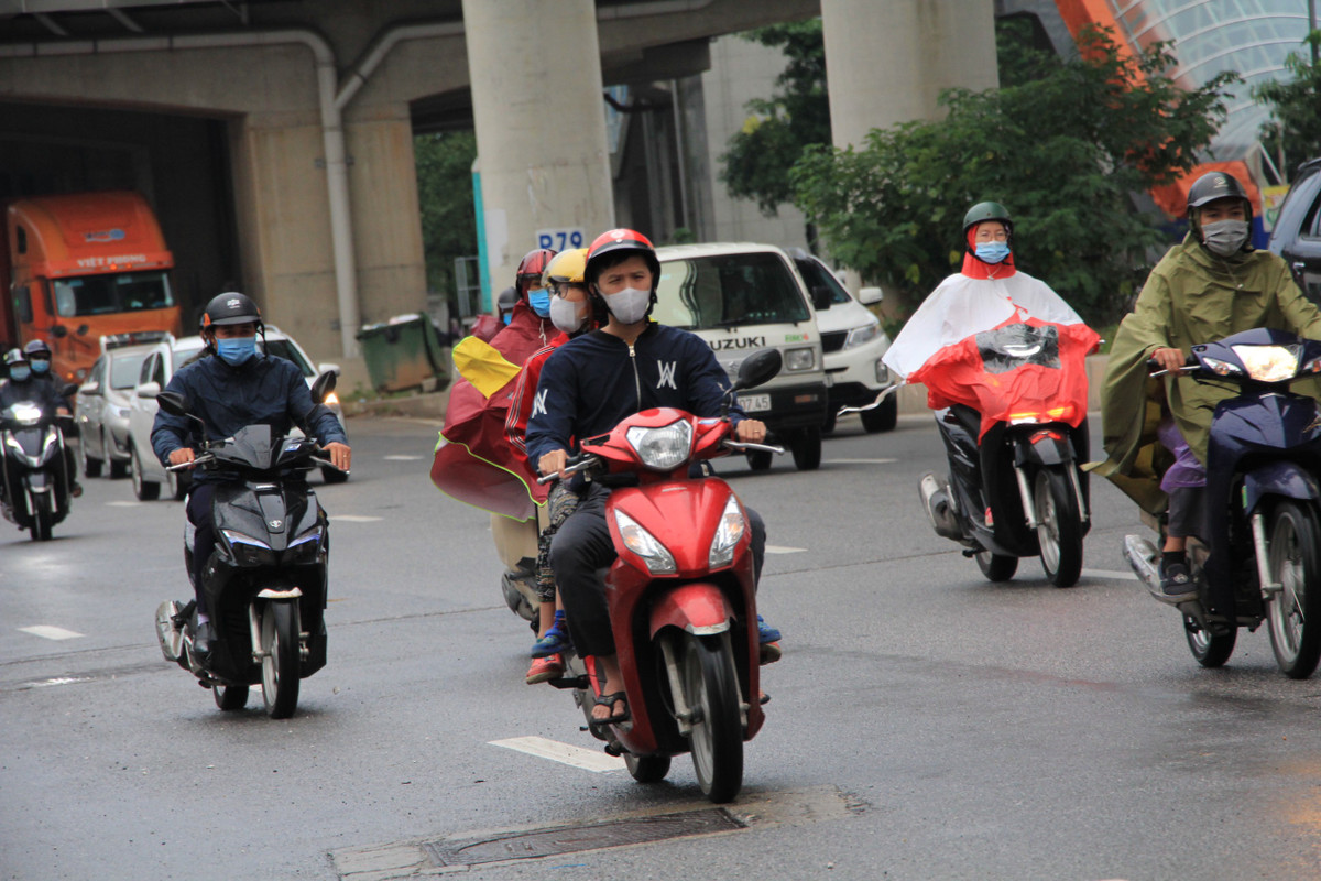 Nguoi dan Ha Noi co ro trong cai lanh dau mua