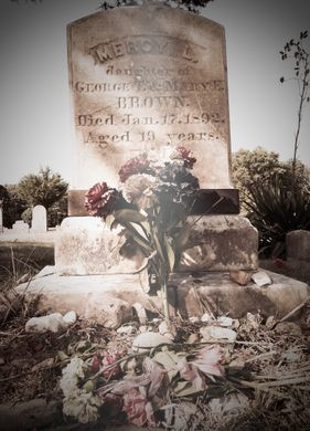 Từ đó, tin đồn về việc Mercy Brown trở thành ma cà rồng sau khi chết lan khắp vùng. Nhiều người tin rằng, vào ban đêm, nữ ma cà rồng ra khỏi mộ, quay trở về nhà để giết hại từng người thân trong gia đình. Mercy trở lại mộ trước khi trời sáng.