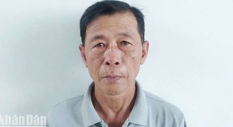 Theo đó, lực lượng chức năng phát hiện trong túi nilon của Nguyễn Văn Thống có 2 túi lưới chứa 41 cá thể rùa nặng 14,9kg. Trong đó, 40 cá thể nghi là rùa ba gờ và 1 cá thể nghi là rùa hộp lưng đen thuộc danh mục loài nguy cấp, quý, hiếm được ưu tiên bảo vệ. Ảnh: Báo Nhân dân.