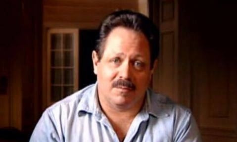 Langan đạt điểm tuyệt đối trong kỳ thi SAT dù đã ngủ gật liên tục trong lúc thi. Ông thi vào Đại học Reed với mong muốn được học Toán và Triết học. Tuy nhiên, mẹ của Langan đã không ký vào đơn đảm bảo cho con nhận học bổng toàn phần nên ông đã bỏ học. Những năm sau đó, ông đi nhiều nơi, làm nhiều nghề để sống như: cao bồi, công nhân xây dựng, lính cứu hỏa lâm nghiệp, huấn luyện viên thể dục...