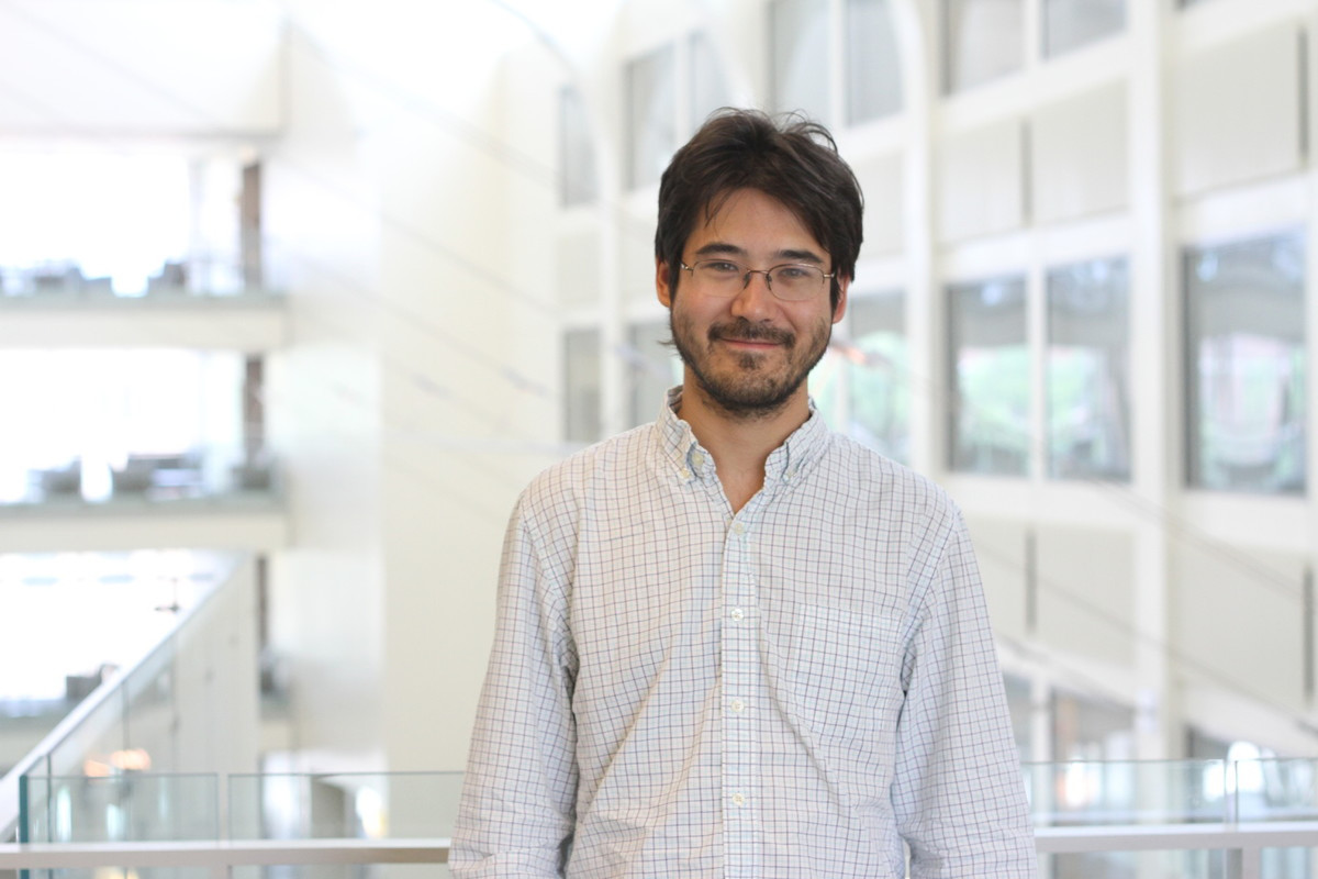 Christopher Hirata nổi tiếng thế giới với chỉ số IQ lên tới 225. Khi 13 tuổi, ông trở thành người nhỏ tuổi nhất đoạt Huy chương Vàng Olympic Vật lý Thế giới.