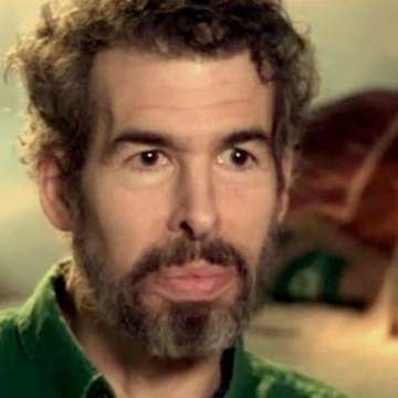 Với chỉ số IQ là 192, Rick Rosner sinh năm 1960 có sở thích thú vị là thích trường trung học. Do đó, ông đã dành 10 năm học chương trình phổ thông bằng cách đột nhập văn phòng trường, đánh cắp hồ sơ của mình rồi sử dụng giấy tờ giả để đăng ký học trung học ở một ngôi trường khác.