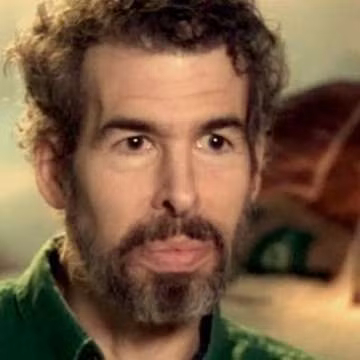 Với chỉ số IQ là 192, Rick Rosner sinh năm 1960 có sở thích thú vị là thích trường trung học. Do đó, ông đã dành 10 năm học chương trình phổ thông bằng cách đột nhập văn phòng trường, đánh cắp hồ sơ của mình rồi sử dụng giấy tờ giả để đăng ký học trung học ở một ngôi trường khác.