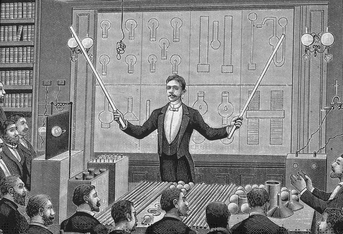 Một bức thư mật của FBI được giải mật cho thấy Tesla đã phát minh một thiết bị truyền thông liên lạc liên hành tinh. Nhờ cỗ máy này, ông cùng các kỹ sư liên lạc thường xuyên với nhiều phi thuyền (hay còn gọi UFO) của người ngoài hành tinh cũng như tiếp đón sinh vật ngoài Trái Đất khi họ ghé thăm.
