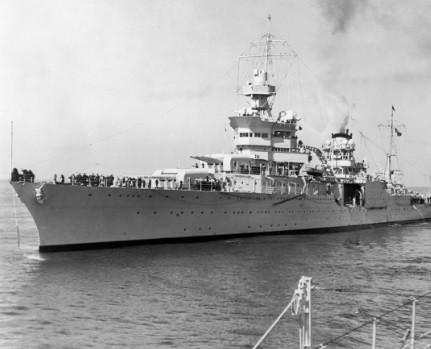Trong thảm kịch kinh hoàng này, khoảng 300 thủy thủ thiệt mạng cùng tuần dương hạm USS Indianapolis xấu số. Khoảng 900 thành viên thủy thủ đoàn còn lại nỗ lực sống sót chờ lực lượng cứu hộ.