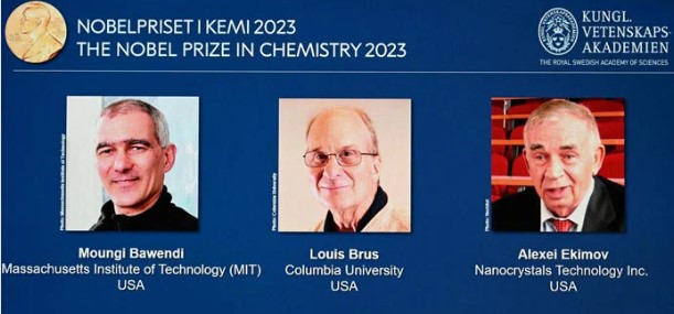 Cụ thể, vào những năm 1980, nhà khoa học Ekimov tạo ra hiệu ứng lượng tử tùy thuộc vào kích thước trong thủy tinh màu. Màu sắc đến từ các hạt nano clorua đồng. Không những vậy, ông còn chứng minh kích thước hạt ảnh hưởng đến màu sắc của thủy tinh thông qua hiệu ứng lượng tử.