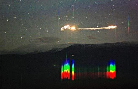 Bức ảnh chụp ánh sáng Hessdalen năm 1940 khiến giới khoa học "đau đầu" đi tìm lời giải. Ánh sáng bí ẩn này xuất hiện ở thung lũng Hessdalen của Na Uy. Đến nay, giới nguyên cứu vẫn chưa thể giải mã nguồn gốc của ánh sáng Hessdalen.