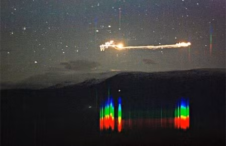 Bức ảnh chụp ánh sáng Hessdalen năm 1940 khiến giới khoa học "đau đầu" đi tìm lời giải. Ánh sáng bí ẩn này xuất hiện ở thung lũng Hessdalen của Na Uy. Đến nay, giới nguyên cứu vẫn chưa thể giải mã nguồn gốc của ánh sáng Hessdalen.