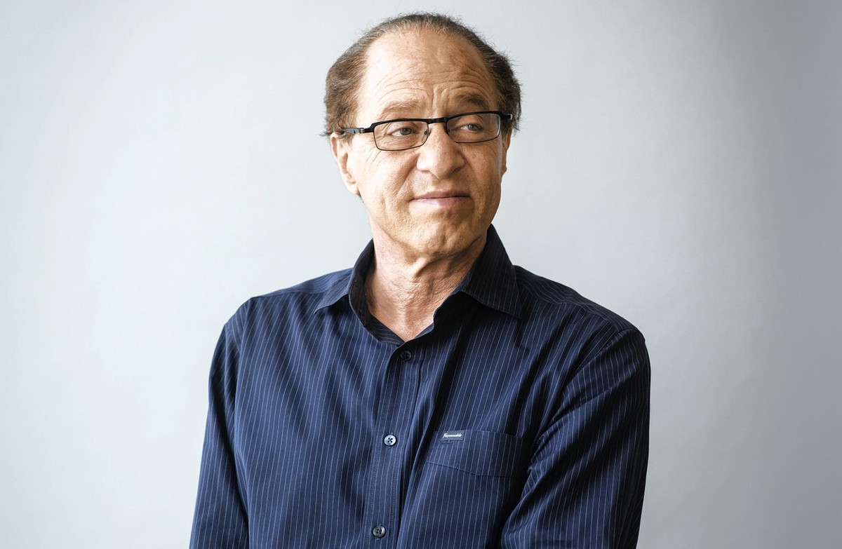 Không chỉ bất tử, ông Kurzweil còn đưa ra những dự đoán con người có thể làm được những điều phi thường trong tương lai như truy cập 10.000 máy tính trong 2 giây qua mạng không dây...