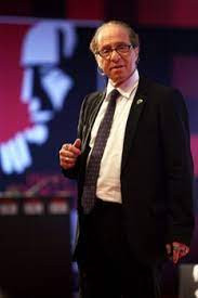 Ông Kurzweil dự đoán những robot siêu nhỏ này sẽ sửa chữa các tế bào và mô bị tổn thương, bị thoái hóa khi cơ thể về già cũng như giúp chúng ta miễn nhiễm với các căn bệnh nguy hiểm chết người.