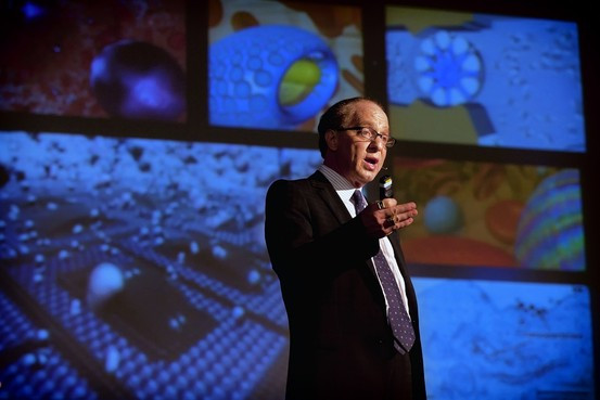 Theo ông Kurzweil, sự mở rộng của di truyền học, công nghệ nano và người máy sẽ giúp các chuyên gia tạo ra "nanobots" giúp đảo ngược quá trình lão hóa.