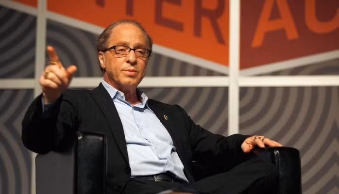 Trong số những tiên đoán chuẩn xác, nổi tiếng là việc vào năm 1990, ông Kurzweil dự đoán kỳ thủ cờ vua giỏi nhất thế giới sẽ bị đánh bại một chiếc máy tính vào năm 2000.