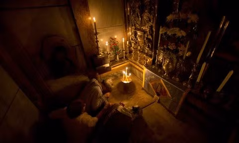 Hàng chục chuyên gia đã làm việc chăm chỉ trong suốt 60 tiếng đồng hồ và ghi chép chi tiết mỗi bước tiến hành trong quá trình mở mộ Chúa Jesus trước khi niêm phong lại ngôi mộ. Sau đó, họ sẽ phân tích các dữ liệu thu thập được để giải mã những bí ẩn về địa điểm linh thiêng này.