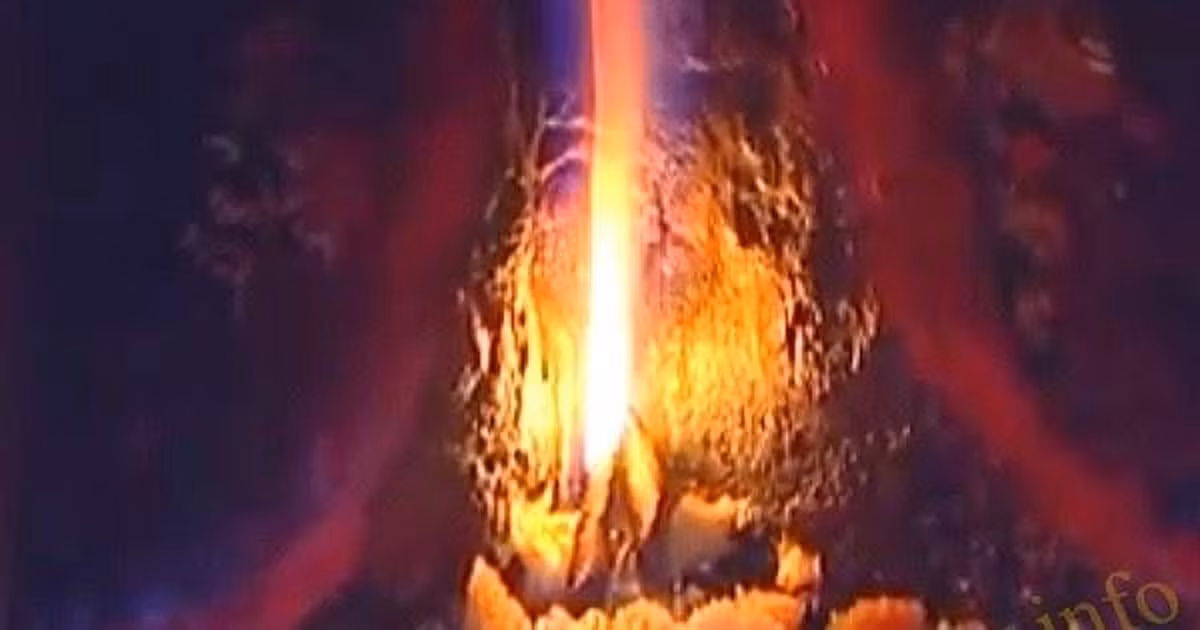 Một truyền thuyết được lưu truyền trong dân gian kể về ngọn lửa vĩnh cửu này có liên quan đến vợ của thần Shiva là nữ thần Sati. Theo giai thoại, nữ thần Sati đã tự thiêu trong đau khổ vì cha nàng không tôn trọng thần Shiva.