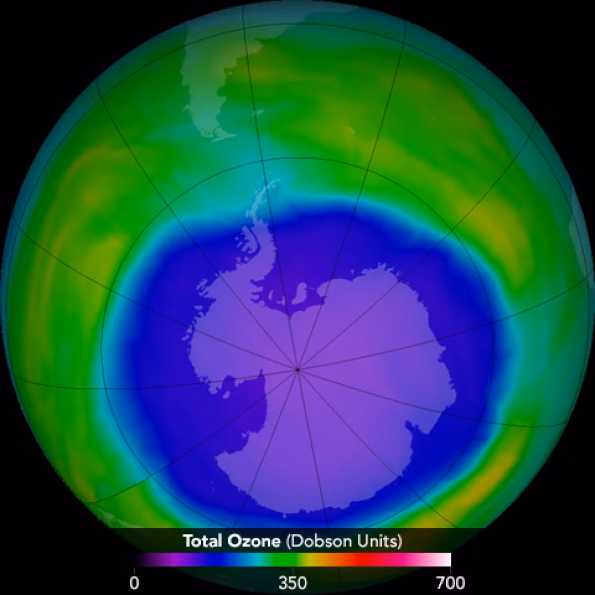 Trước sự việc lỗ thủng tầng ozone ở Nam Cực mở rộng chưa từng có, nhà nghiên cứu Antje Inness tại Trung tâm Dự báo thời tiết tầm trung châu Âu cho biết: “Lỗ thủng tầng ozone năm 2023 đã bắt đầu sớm và phát triển nhanh chóng kể từ giữa tháng 8”. Bà Inness cho biết thêm, đây là "một trong những lỗ thủng tầng ozone lớn nhất được ghi nhận".