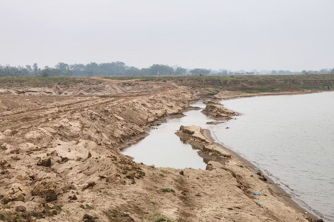 Phat hien thi the nguoi bi phan manh ben song Hong o Ha Noi