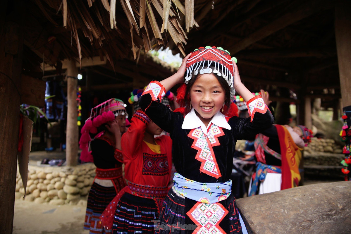 Chợ phiên Sin Suối Hồ được mệnh danh là một trong những phiên chợ an toàn nhất vì bản không nghiện hút, không uống rượu, không trộm cắp, không xả rác...