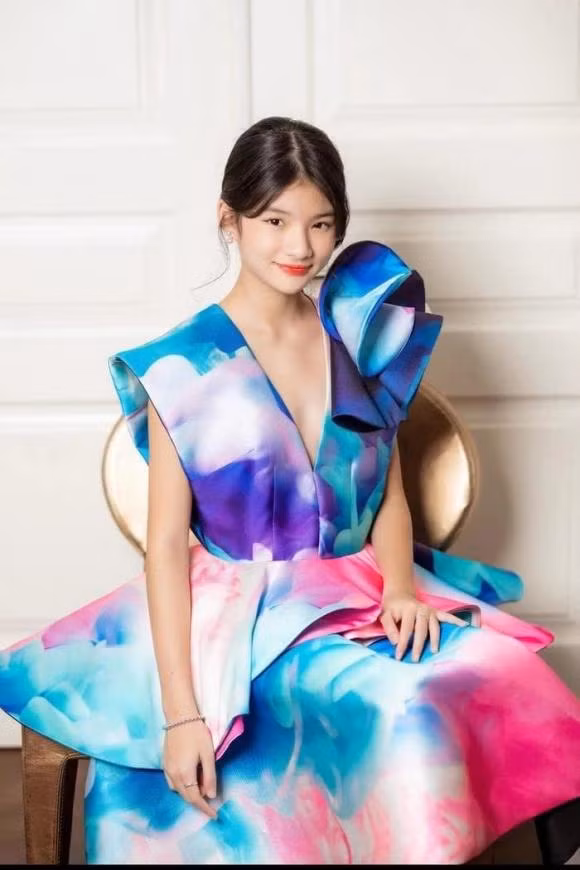 Duoc hoi 'co du thi Hoa hau khong', con gai Truong Ngoc Anh dap the nao?-Hinh-2