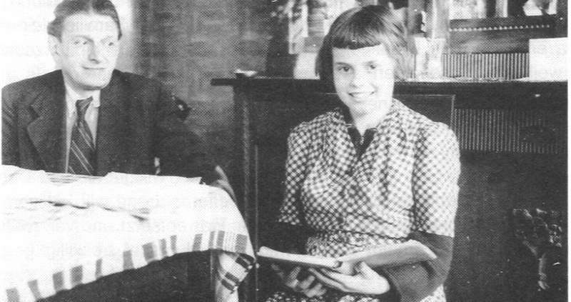 Bi kịch của Landmesser và gia đình ập đến vào ngày 13/6/1936 khi Hitler tới tham gia lễ hạ thủy một con tàu của hải quân Đức. Thay vì giơ tay chào Hitler theo kiểu "sieg heil" giống như hàng trăm người khác, Landmesser đứng khoanh tay.