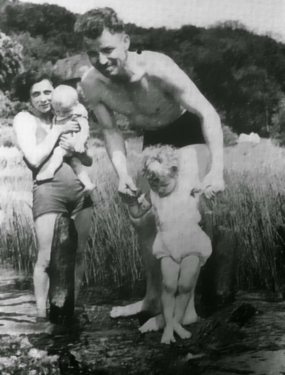 Cảnh sát mật Gestapo của Đức quốc xã sau đó bắt giữ Eckler khi bà đang mang thai con gái thứ hai. Bà sinh con trong tù và đặt tên là Irene. Sau đó, bà bị đưa tới trại tập trung dành cho phụ nữ. Một số nguồn tin cho hay bà sau đó bị đưa tới một nơi gọi là "trung tâm chết êm ái" năm 1942 và bị sát hại tại đó cùng với khoảng 14.000 người khác.