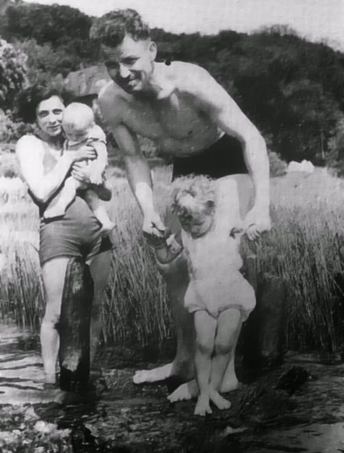 Cảnh sát mật Gestapo của Đức quốc xã sau đó bắt giữ Eckler khi bà đang mang thai con gái thứ hai. Bà sinh con trong tù và đặt tên là Irene. Sau đó, bà bị đưa tới trại tập trung dành cho phụ nữ. Một số nguồn tin cho hay bà sau đó bị đưa tới một nơi gọi là "trung tâm chết êm ái" năm 1942 và bị sát hại tại đó cùng với khoảng 14.000 người khác.