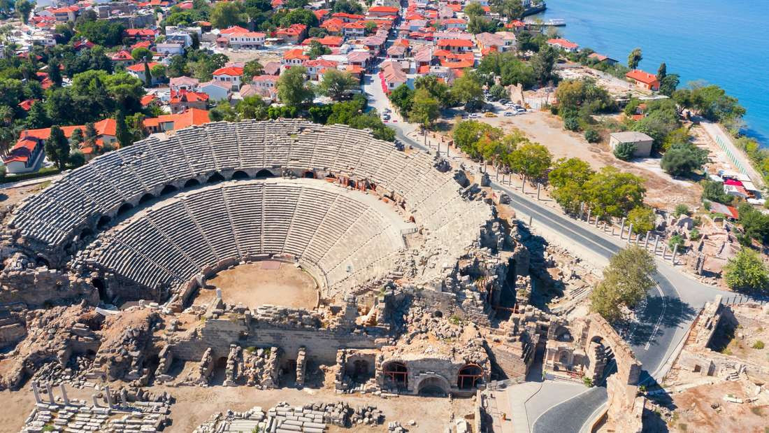 Du khách bị bắt vì 'nhặt đá ở khu du lịch về bày bể cá' Du khach bi bat vi 'nhat da o khu du lich ve bay be ca'