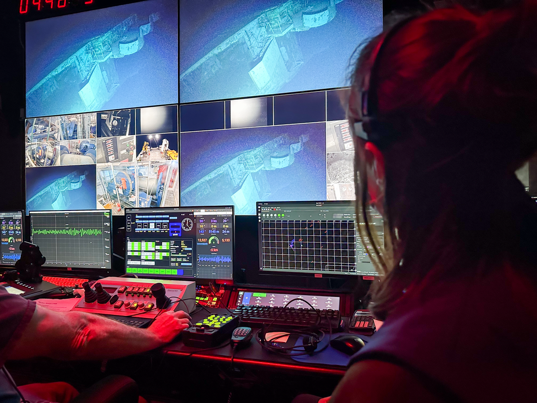 Các chuyên gia đã sử dụng nhiều phương tiện dưới nước hiện đại để khám phá, chụp ảnh các xác tàu bị đánh chìm trong trận hải chiến Midway nổi tiếng Thế chiến 2.