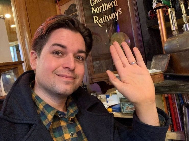 Cụ thể, anh Alex đã mua lại ô tô Cadillac của bà Madame. Kể từ đó, hai người ngày càng thân thiết và thường trò chuyện về sở thích cá nhân, bao gồm đồ cổ.