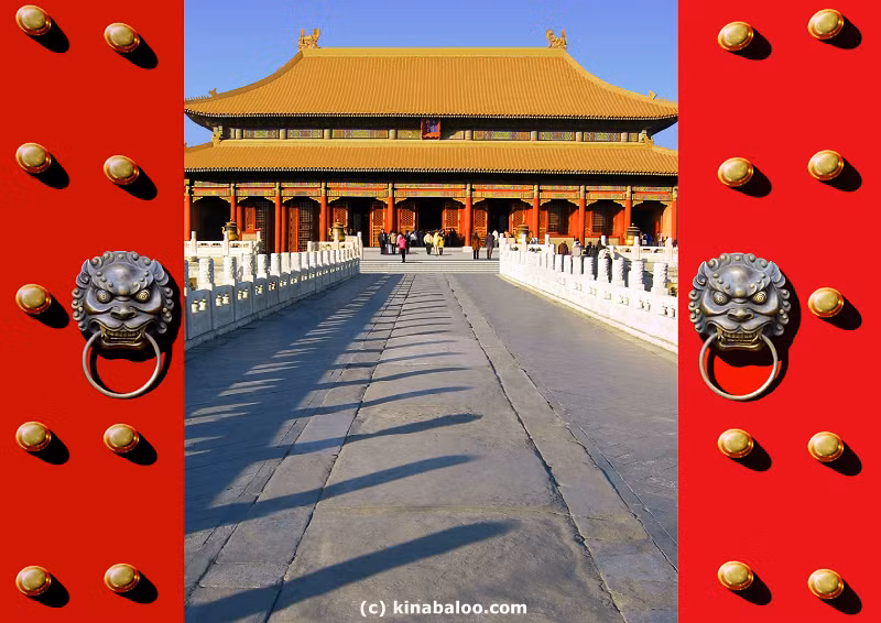 Do đó, Tử Cấm Thành lưu giữ nhiều bí mật gây tò mò về cuộc sống của hoàng đế, các phi tần, cung nữ, thái giám cũng như kiến trúc của cung điện nguy nga này.