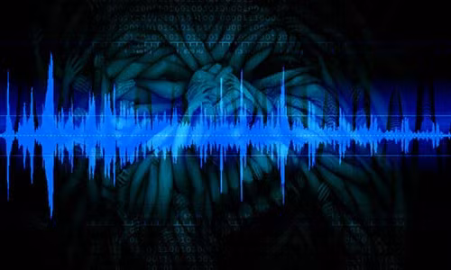 Trước sự việc này, nhiều chuyên gia đã tìm kiếm nguồn phát ra âm thanh The Hum bí ẩn. Họ suy đoán âm thanh này có thể đến từ hệ thống sưởi của các tòa nhà, đường dẫn khí áp suất cao, đường dây điện, thiết bị giao tiếp không dây....