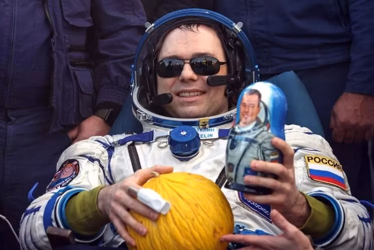 Hai phi hành gia Prokopyev và Petelin (trong ảnh) lập kỷ lục là người Nga thứ 6 và thứ 7 sống ngoài không gian ít nhất 1 năm.