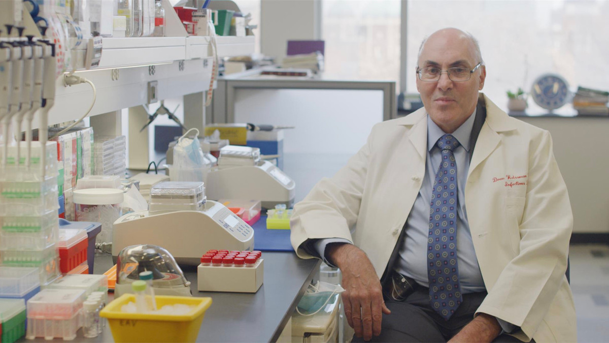 Trong thời gian công tác tại Đại học Pennsylvania, bà Karikó đã gặp nhà khoa học Weissman. Hai người có chung đam mê, mục tiêu nghiên cứu mRNA nên có thời gian dài cộng tác cùng nhau.