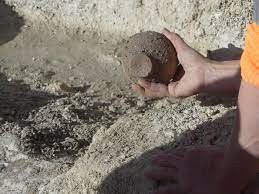 Với những phát hiện này, các chuyên gia suy đoán người phụ nữ thuộc tầng lớp thượng lưu địa phương hoặc có thể là người nước ngoài tới định cư.