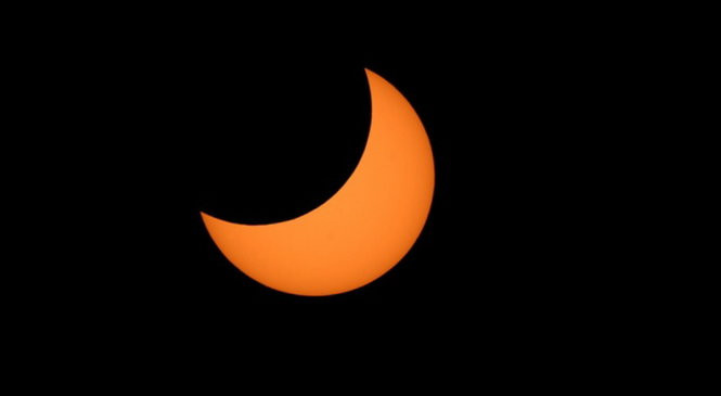 Theo các chuyên gia, hiện tượng nguyệt thực một phần bắt đầu lúc 2h35 và kết thúc lúc 3h52 sáng 29/10 (giờ Hà Nội), với cực điểm lúc 3h14. Hiện tượng thiên văn này kéo dài hơn 1 tiếng.