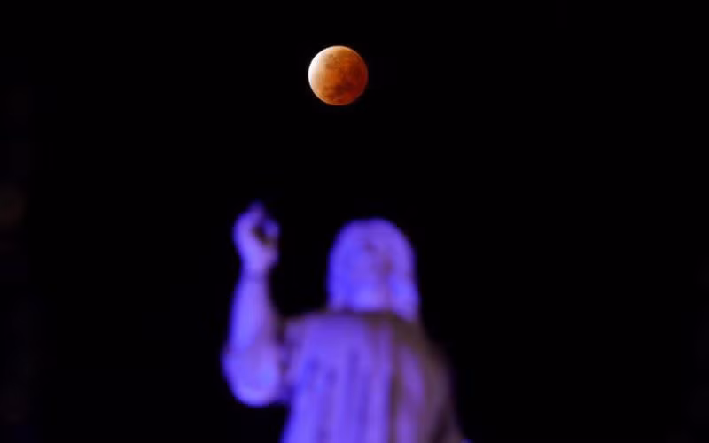 Hiện tượng nguyệt thực một phần có thể hoàn toàn quan sát bằng mắt thường nếu không bị ô nhiễm bởi khói, bụi, ánh sáng cũng như trời không nhiều mây.