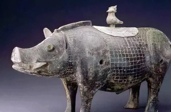 Kết hợp với các ghi chép, sử liệu, họ xác định cổ vật này là bình đựng rượu có từ thời nhà Thương và thường được dùng trong các dịp tế lễ.