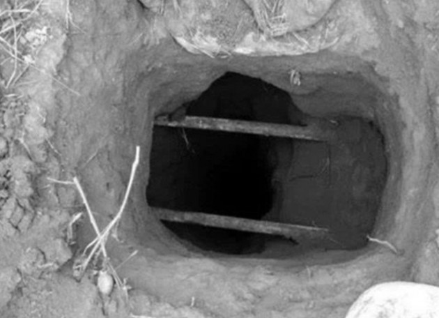 Do vậy, ông Tôn trở về nhà và kể chuyện nhìn thấy khói xanh bốc lên từ phần mộ của tổ tiên cho các thành viên trong gia đình. Vì vậy, họ quyết định sáng hôm sau lên núi thăm mộ của tổ tiên.