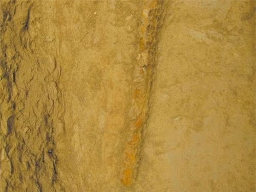 Các chuyên gia phát hiện 2 ngôi mộ có dấu hiệu bị trộm mộ đào xới. Trong số này có việc họ tìm thấy phần đầu của Tào Tháo ở ngôi mộ số 1.