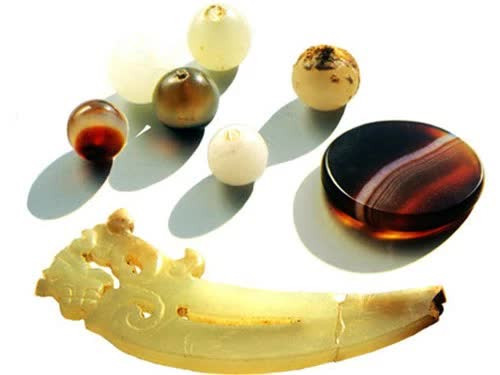 Từ phát hiện này, các chuyên gia suy đoán kẻ thù đã tìm được mộ thật của Tào Tháo. Sau đó, kẻ thù cậy nắp quan tài, chặt đầu ông để trả thù.