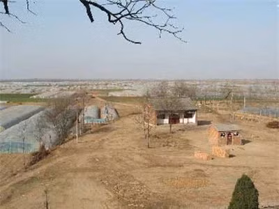 Vào năm 2009, các nhà khảo cổ thông báo tìm thấy quần thể mộ của dòng tộc Tào Tháo tại thành phố An Dương, tỉnh Hà Nam, Trung Quốc. Sau nhiều tháng kiểm tra, khảo sát và phân tích hiện trạng ngôi mộ và các cổ vật được tìm thấy, các chuyên gia có phát hiện bất ngờ về Tào Tháo.