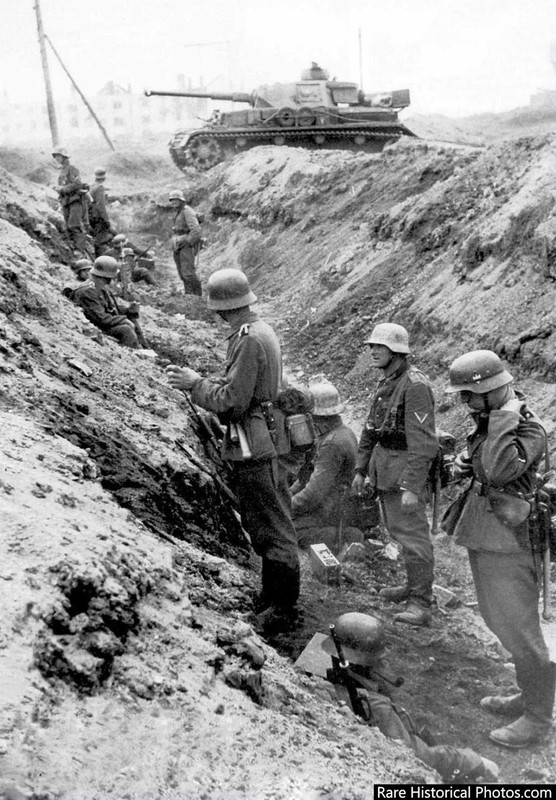 Các máy bay ném bom của Đức quốc xã ước tính đã bay hơn 2.500 lần và dội bom, oanh tạc các mục tiêu quan trọng của Liên Xô ở Stalingrad.