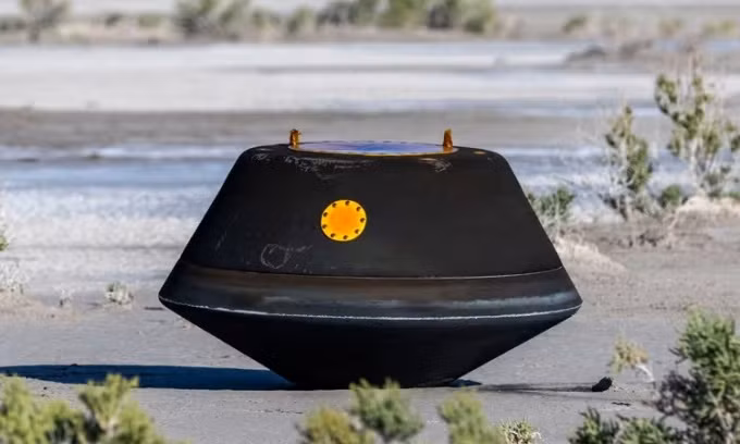 Vào ngày 24/9, tàu OSIRIS-REx của NASA đã thành công đưa khoang chứa mẫu vật tiểu hành tinh Bennu hạ cánh xuống sa mạc Utah của Mỹ. Ngay sau đó, các chuyên gia của NASA và Không quân Mỹ thu hồi thành công khoang chứa mẫu vật tiểu hành tinh Bennu do tàu vũ trụ OSIRIS-REx lấy vào năm 2020.