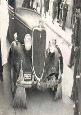 Tức giận vì bị xúc phạm, ông Singh sau đó quyết định bỏ khoản tiền lớn để mua 6 chiếc Rolls-Royce rồi đưa về Ấn Độ.