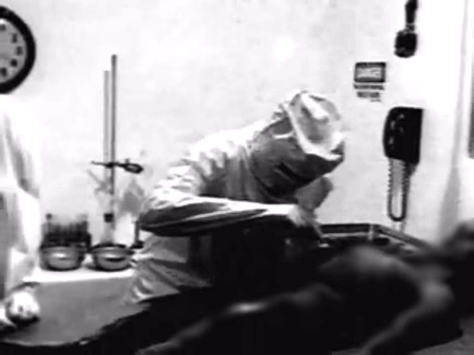 Sau khi có được đoạn video đó, ông Santilli bán nó cho các đài truyền hình ở 33 quốc gia trên thế giới và kiếm được một khoản tiền lớn.