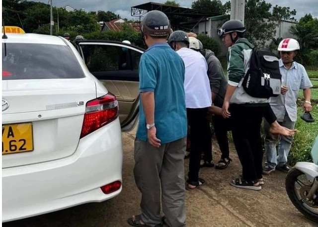 Bắt tạm giam 2 nam sinh để điều tra về hành vi giết người Bat tam giam 2 nam sinh de dieu tra ve hanh vi giet nguoi