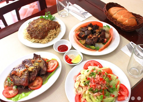 Thông thường mỗi bữa ăn tại một số nhà hàng bạn sẽ được cộng 3-7% giá trị hóa đơn vào thẻ. Số tiền này cộng dồn lại và có thể được dùng để trừ cho lần thanh toán lần sau.